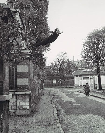 🎞 "Salto al vacío (Icaro)" (1960)
👨🏻‍🎨 Yves #Klein. DÉDALOS, ÍCARO Y EL ARTE