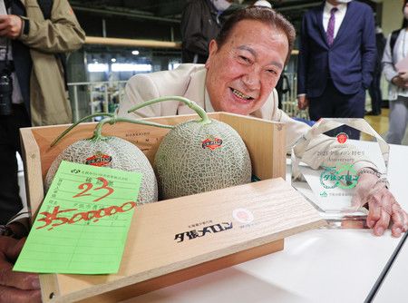 Un melón ganador de 3.500.000 Yenes que serían 24.038 dólares